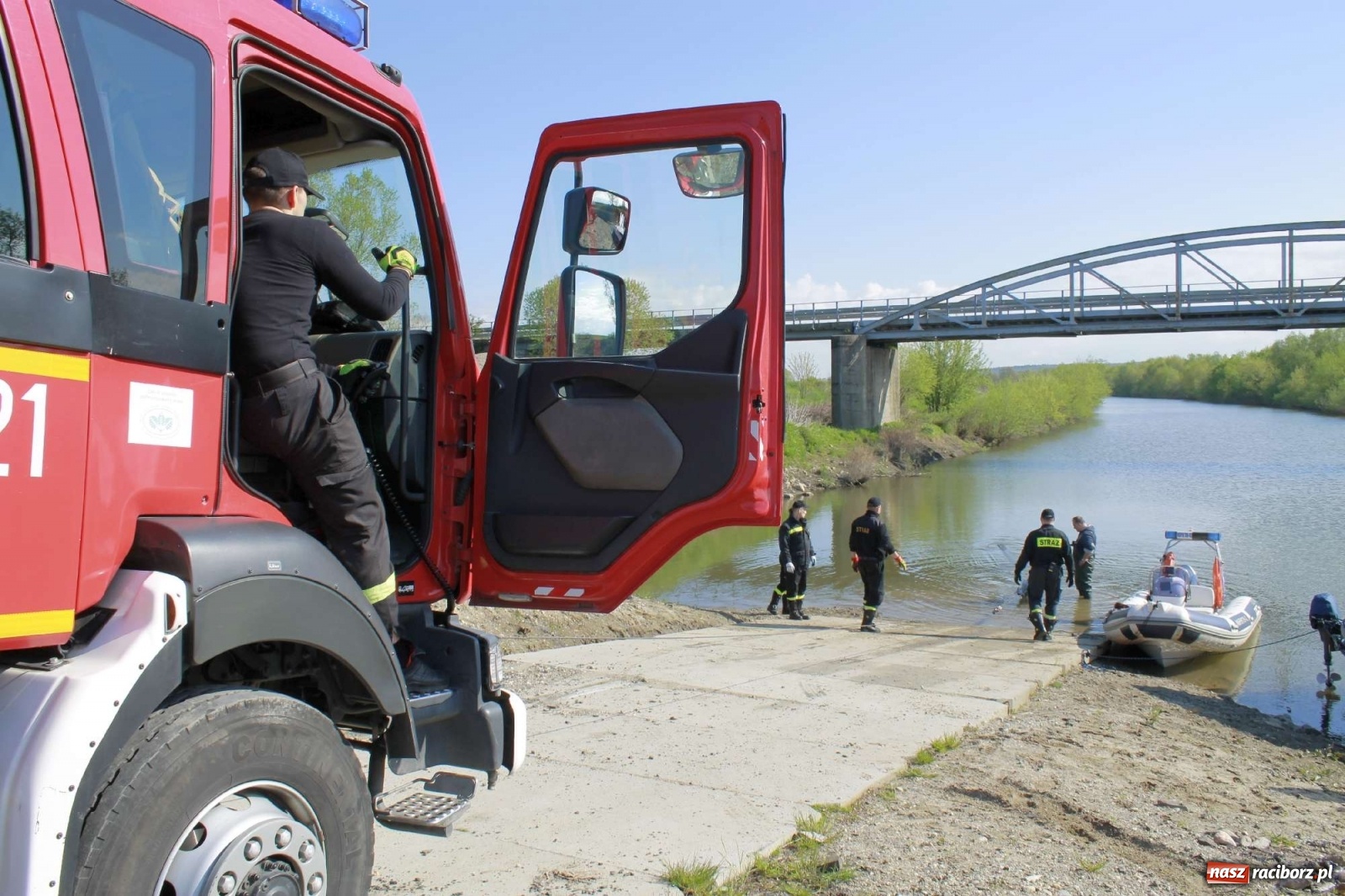 Zdjęcie w galerii na portalu naszraciborz.pl: Jacht ECO AWF wyruszył z Raciborza na rejs badawczy po Odrze. To dawna szalupa rosyjskiego zbiornikowca wiadomości z regionu