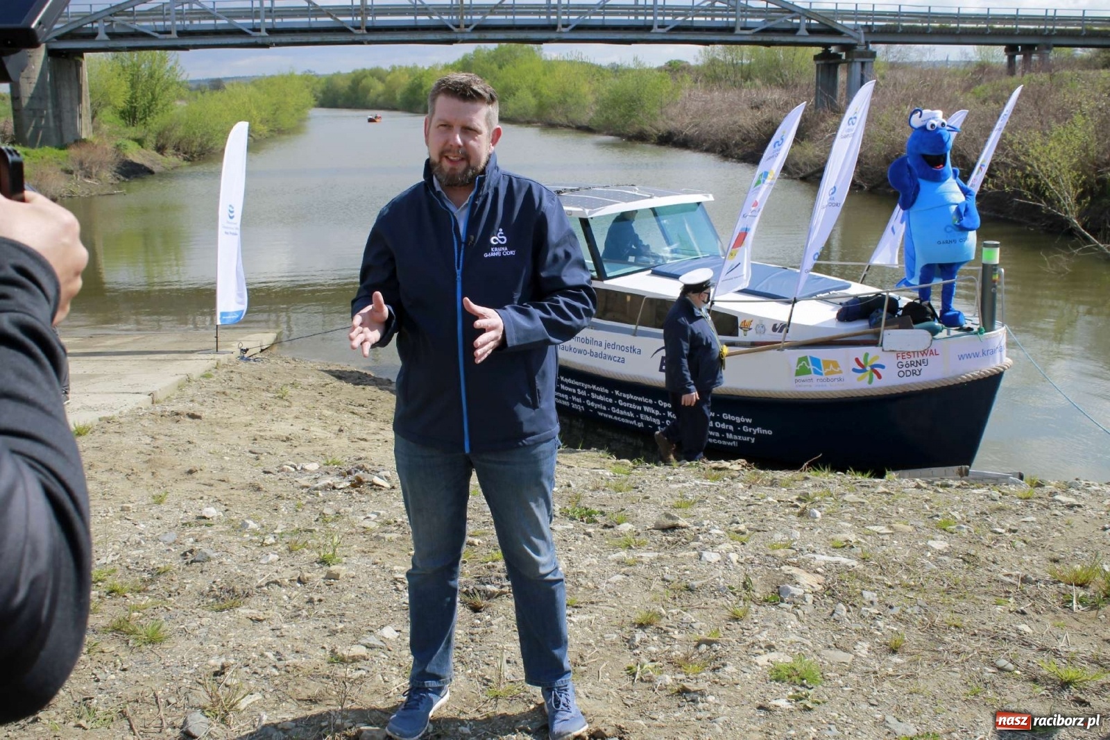 Zdjęcie w galerii na portalu naszraciborz.pl: Jacht ECO AWF wyruszył z Raciborza na rejs badawczy po Odrze. To dawna szalupa rosyjskiego zbiornikowca wiadomości z regionu