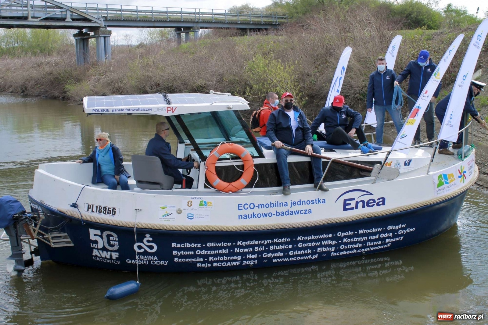Zdjęcie w galerii na portalu naszraciborz.pl: Jacht ECO AWF wyruszył z Raciborza na rejs badawczy po Odrze. To dawna szalupa rosyjskiego zbiornikowca wiadomości z regionu