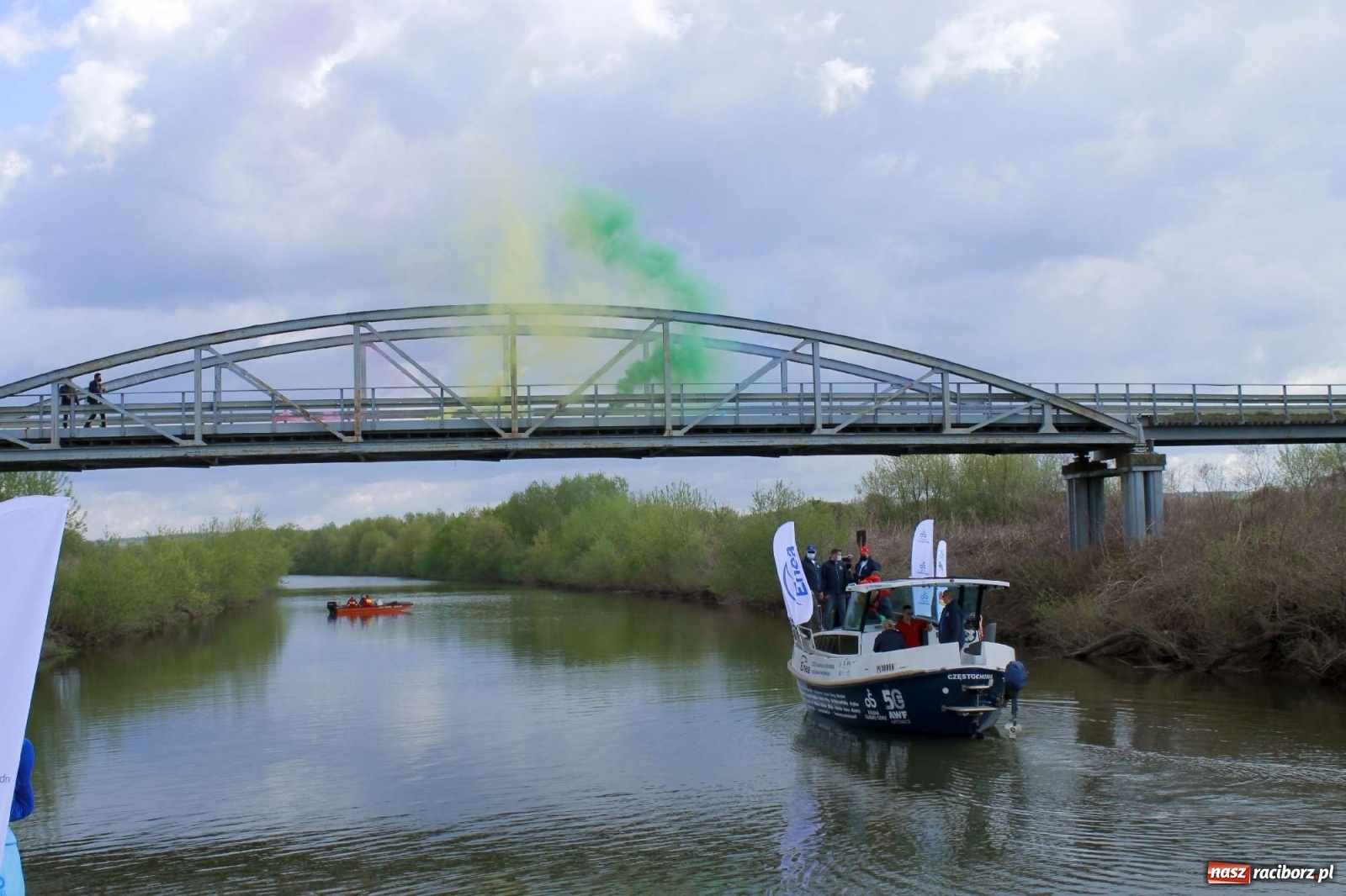 Zdjęcie w galerii na portalu naszraciborz.pl: Jacht ECO AWF wyruszył z Raciborza na rejs badawczy po Odrze. To dawna szalupa rosyjskiego zbiornikowca wiadomości z regionu