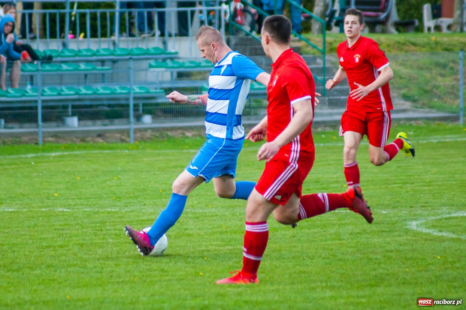 Zdjęcie w galerii na portalu naszraciborz.pl: Trafienia Buchcika i Kowalczyka, to na lidera nie styka [FOTO] wiadomości z regionu