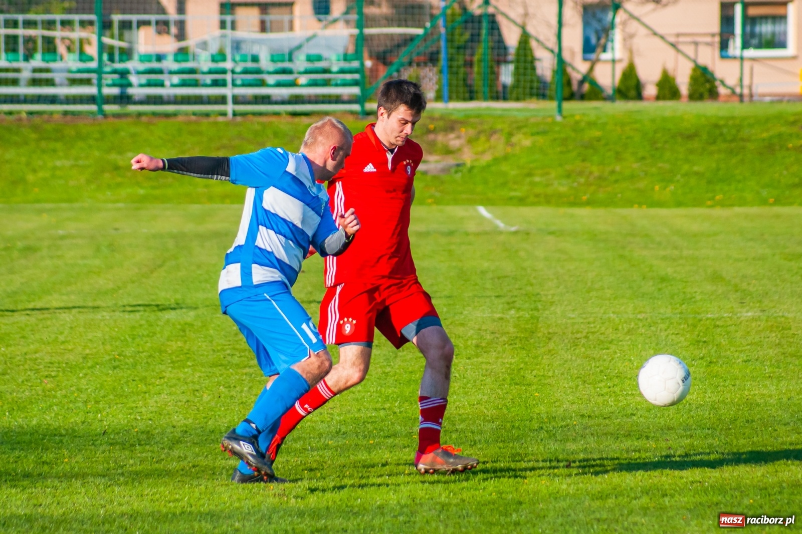 Zdjęcie w galerii na portalu naszraciborz.pl: Trafienia Buchcika i Kowalczyka, to na lidera nie styka [FOTO] wiadomości z regionu