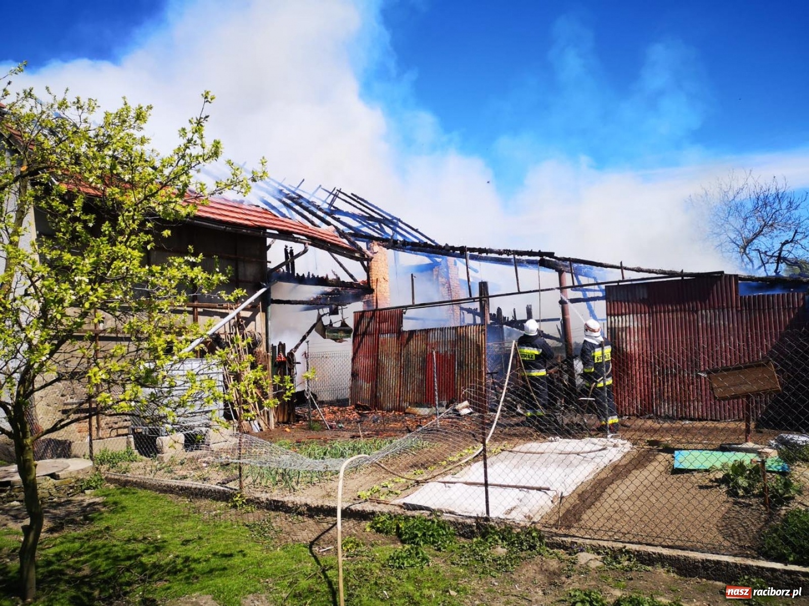 Zdjęcie w galerii na portalu naszraciborz.pl: Gęsty czarny dym był widoczny aż z Raciborza wiadomości z regionu