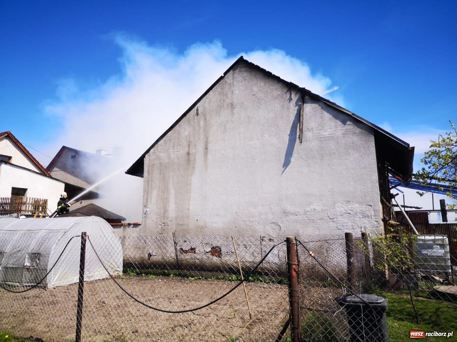 Zdjęcie w galerii na portalu naszraciborz.pl: Gęsty czarny dym był widoczny aż z Raciborza wiadomości z regionu