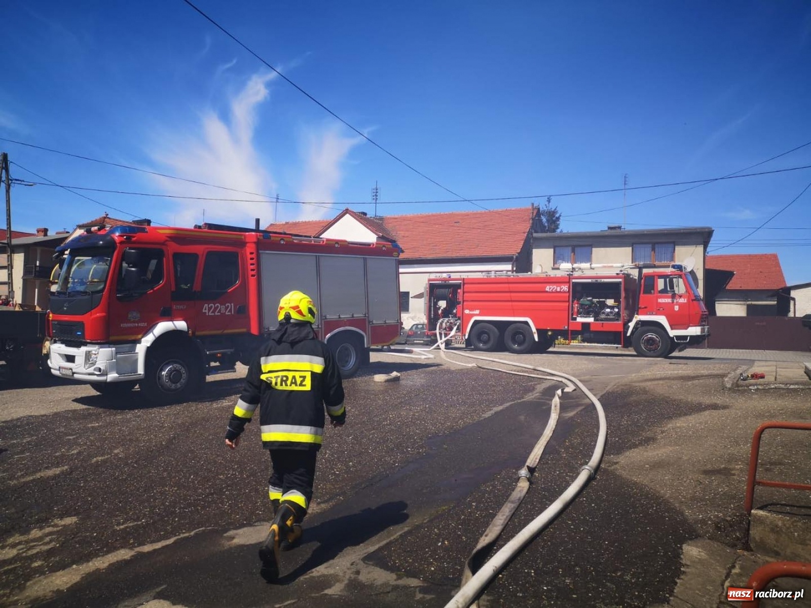 Zdjęcie w galerii na portalu naszraciborz.pl: Gęsty czarny dym był widoczny aż z Raciborza wiadomości z regionu