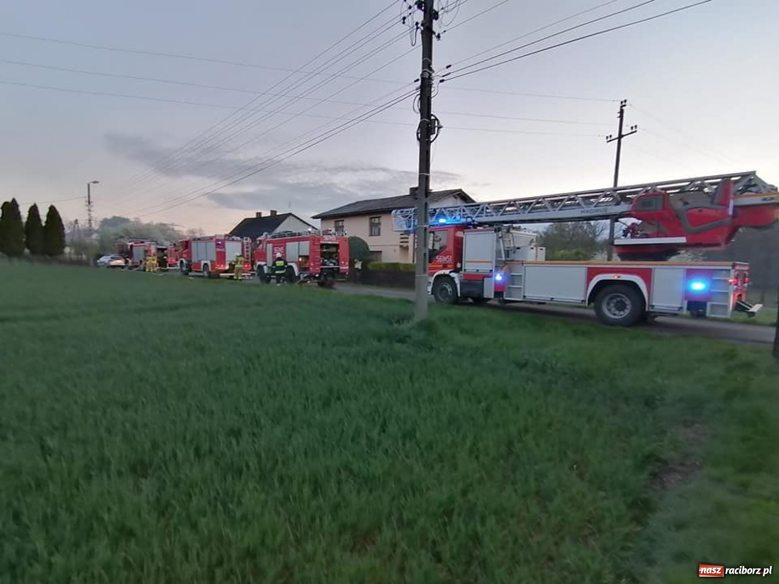 Zdjęcie w galerii na portalu naszraciborz.pl: Sześć zastępów w akcji w Babicach wiadomości z regionu
