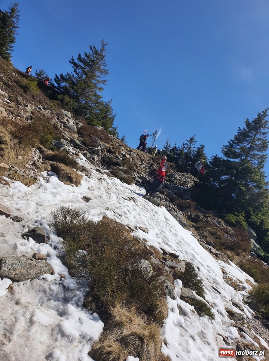 Zdjęcie w galerii na portalu naszraciborz.pl: Druhowie z Samborowic i Roszkowa zdobyli Śnieżnik [FOTO] wiadomości z regionu