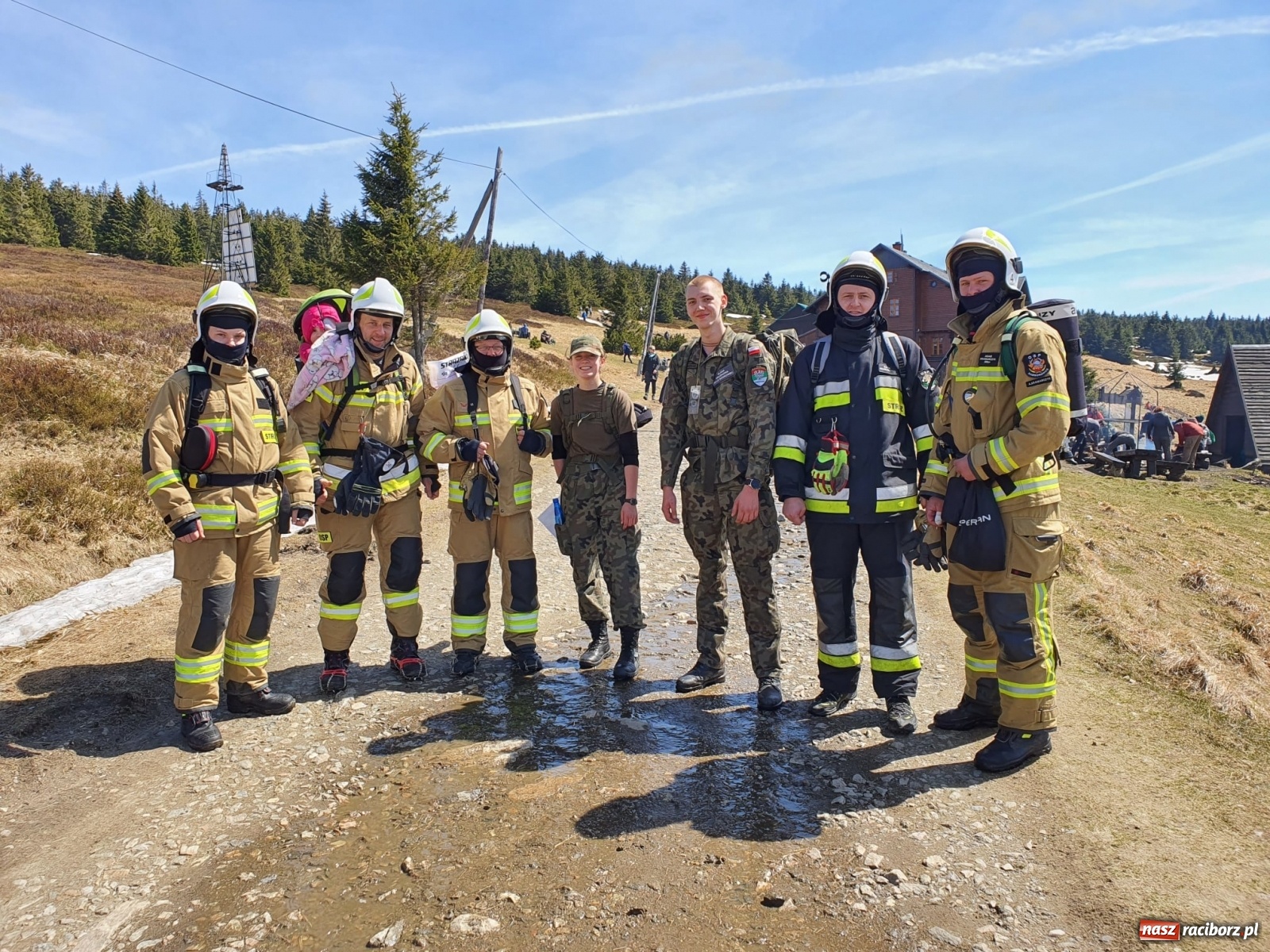 Zdjęcie w galerii na portalu naszraciborz.pl: Druhowie z Samborowic i Roszkowa zdobyli Śnieżnik [FOTO] wiadomości z regionu
