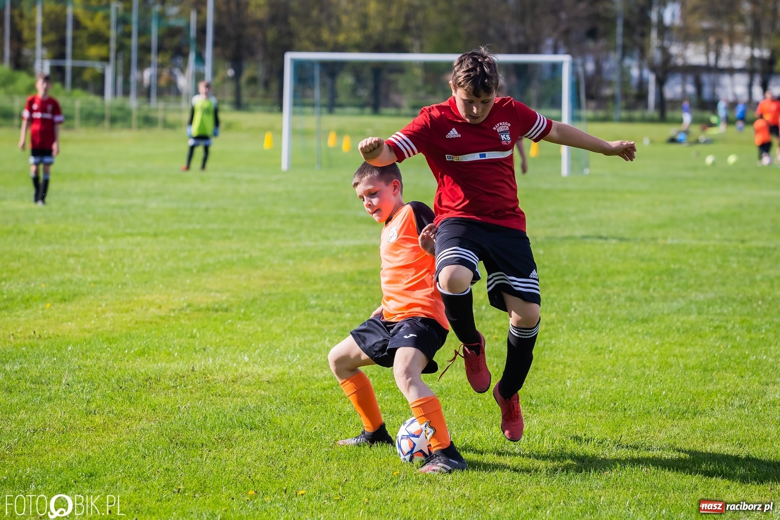 Zdjęcie w galerii na portalu naszraciborz.pl: Młodzi piłkarze Rafako na czele [FOTO] wiadomości z regionu