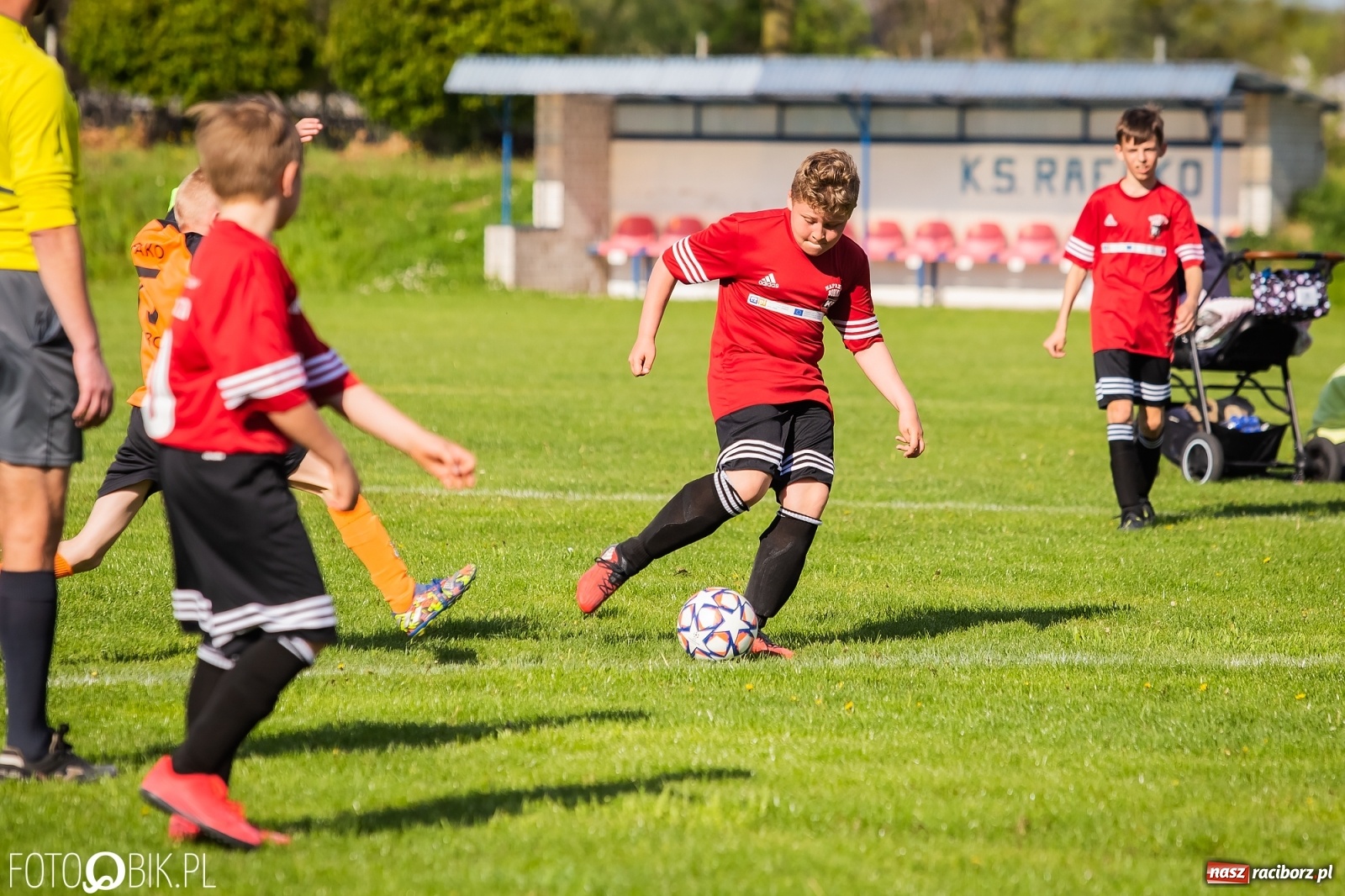Zdjęcie w galerii na portalu naszraciborz.pl: Młodzi piłkarze Rafako na czele [FOTO] wiadomości z regionu