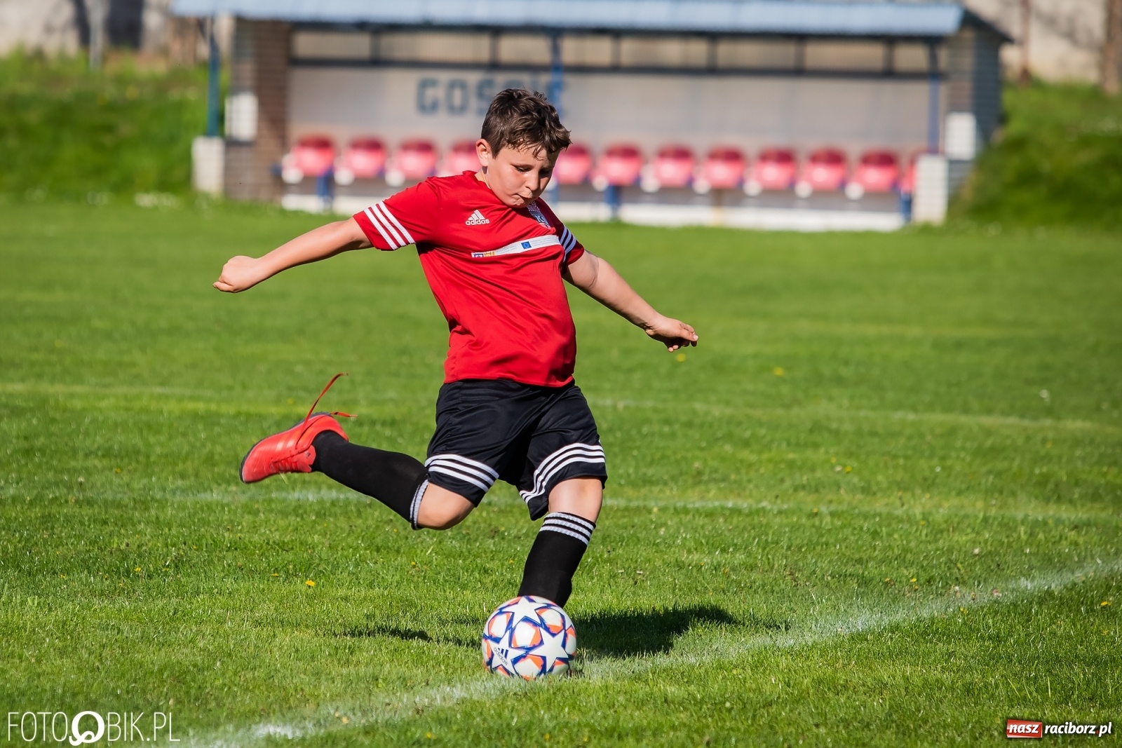 Zdjęcie w galerii na portalu naszraciborz.pl: Młodzi piłkarze Rafako na czele [FOTO] wiadomości z regionu