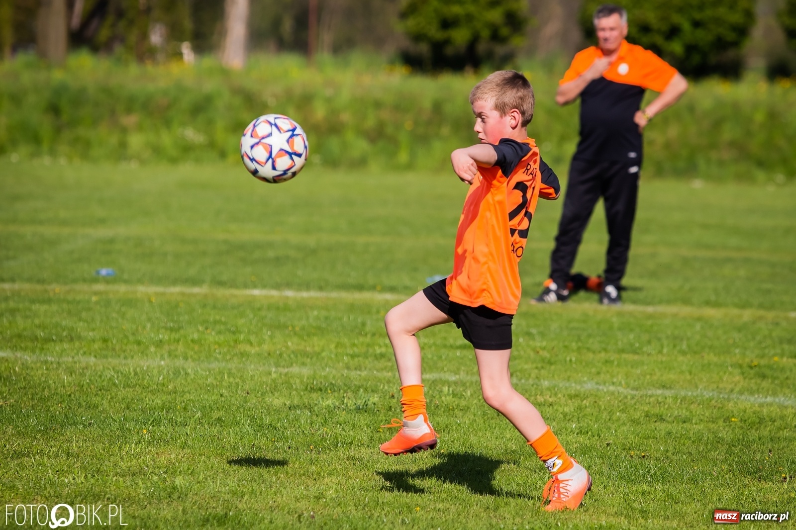 Zdjęcie w galerii na portalu naszraciborz.pl: Młodzi piłkarze Rafako na czele [FOTO] wiadomości z regionu