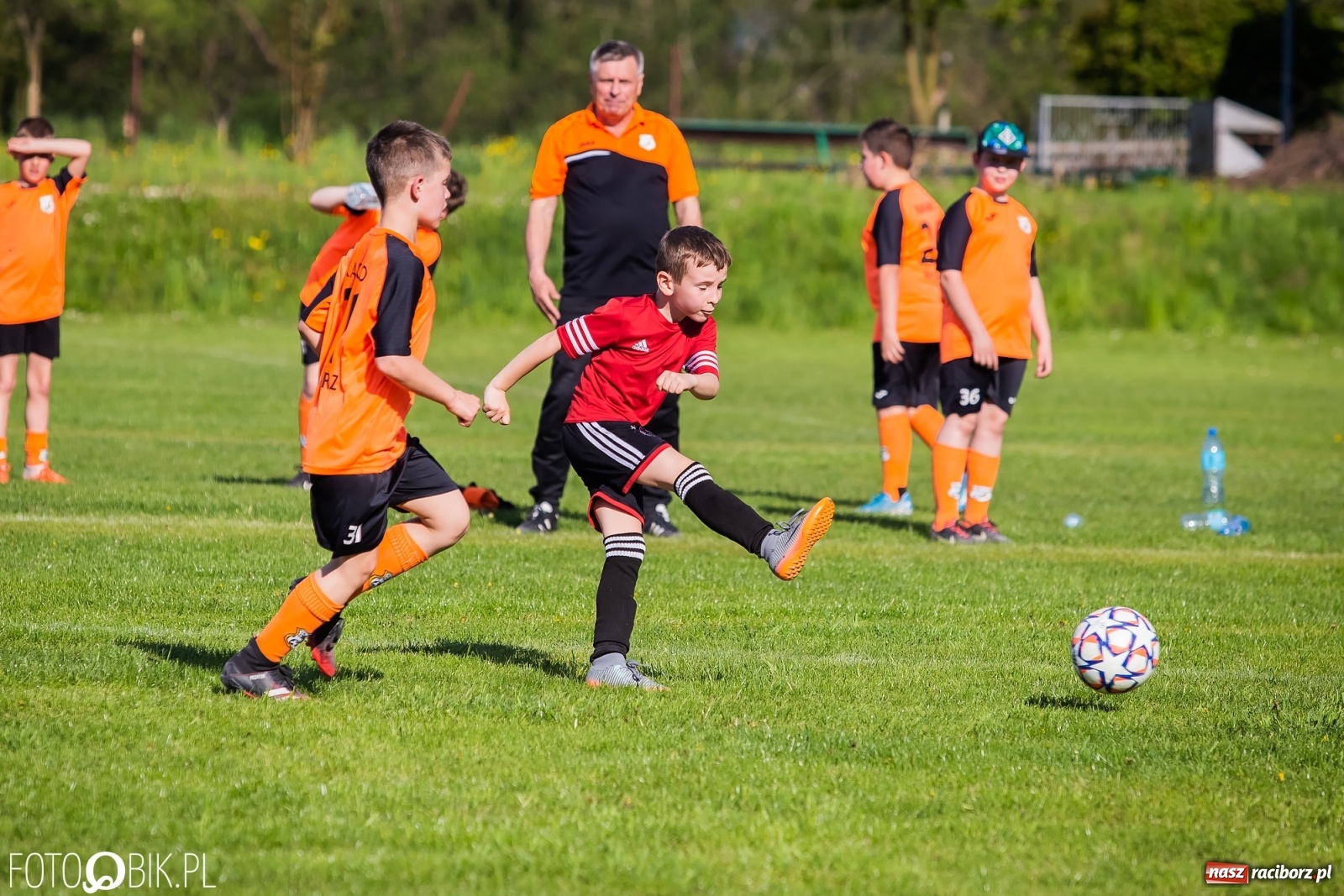Zdjęcie w galerii na portalu naszraciborz.pl: Młodzi piłkarze Rafako na czele [FOTO] wiadomości z regionu