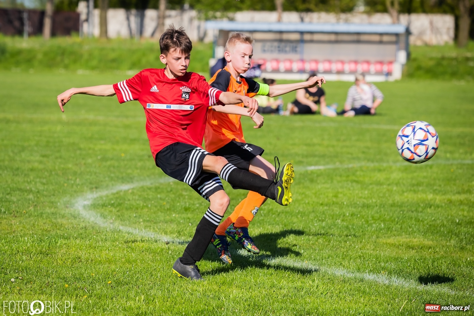 Zdjęcie w galerii na portalu naszraciborz.pl: Młodzi piłkarze Rafako na czele [FOTO] wiadomości z regionu