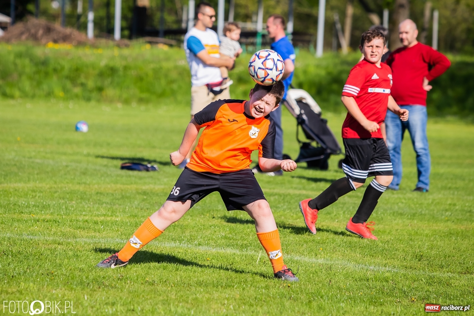 Zdjęcie w galerii na portalu naszraciborz.pl: Młodzi piłkarze Rafako na czele [FOTO] wiadomości z regionu
