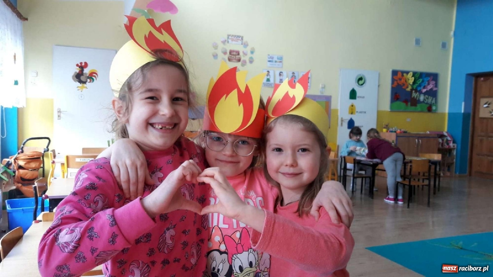 Zdjęcie w galerii na portalu naszraciborz.pl: Nagrody dla przedszkolaków, niespodzianka dla strażaków wiadomości z regionu