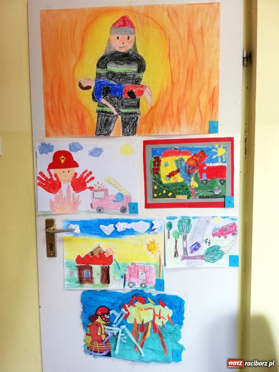 Zdjęcie w galerii na portalu naszraciborz.pl: Nagrody dla przedszkolaków, niespodzianka dla strażaków wiadomości z regionu