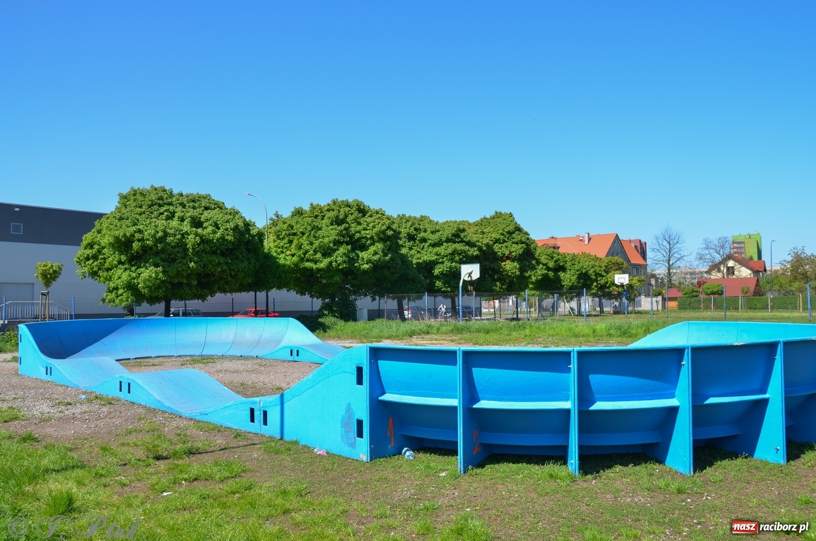 Zdjęcie w galerii na portalu naszraciborz.pl: Pumptrack z OSiR-u rozpoczął podróż po mieście wiadomości z regionu