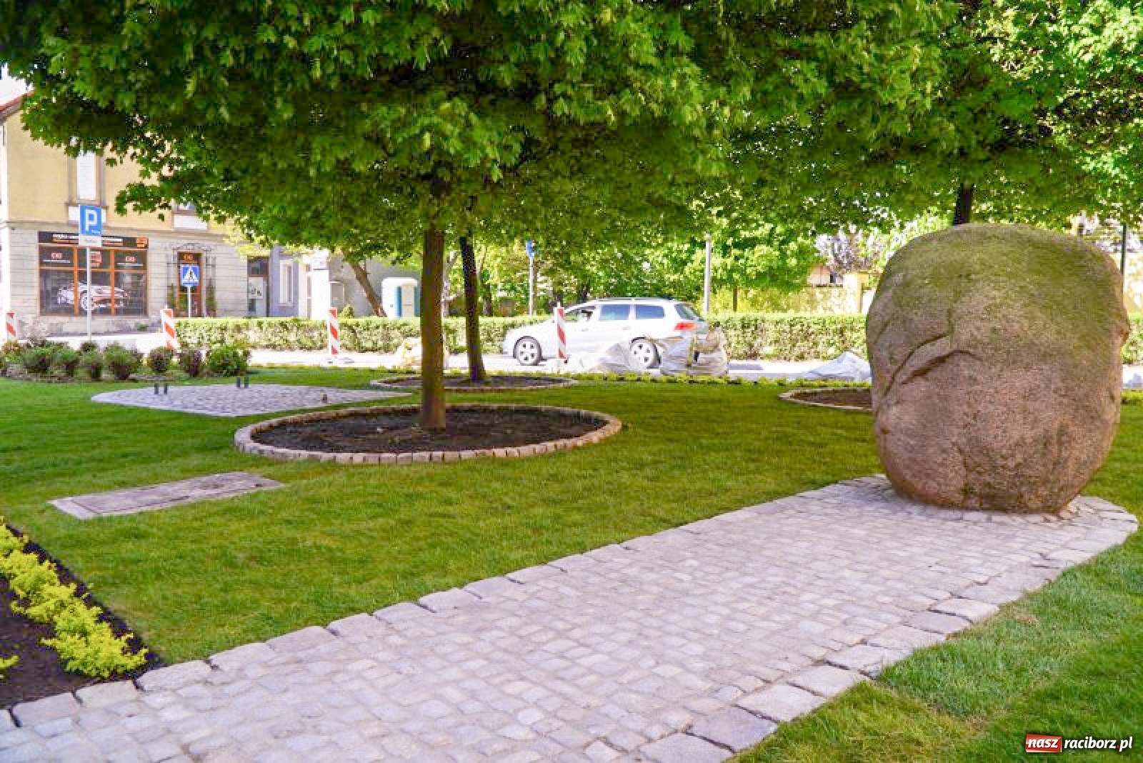 Zdjęcie w galerii na portalu naszraciborz.pl: Skwer Bractw Strzeleckich w nowej odsłonie wiadomości z regionu