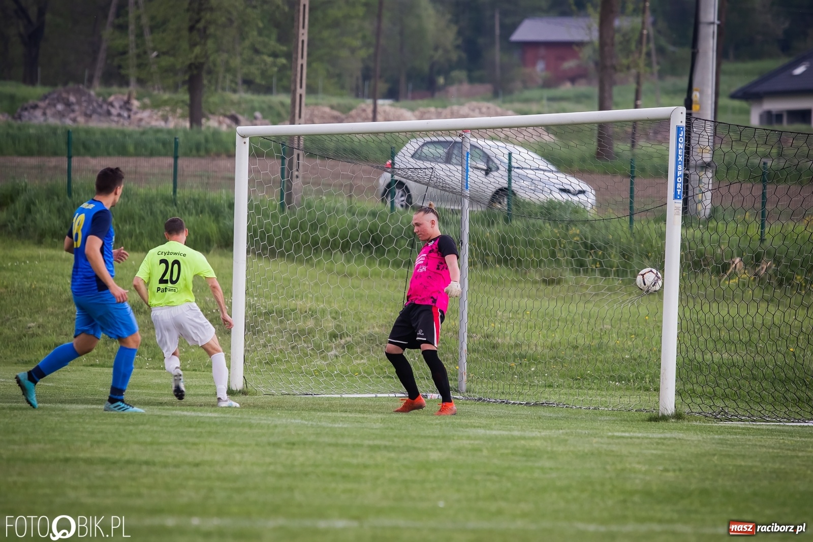 Zdjęcie w galerii na portalu naszraciborz.pl: Trzy do zera, wicelider żegna outsidera [FOTO] wiadomości z regionu
