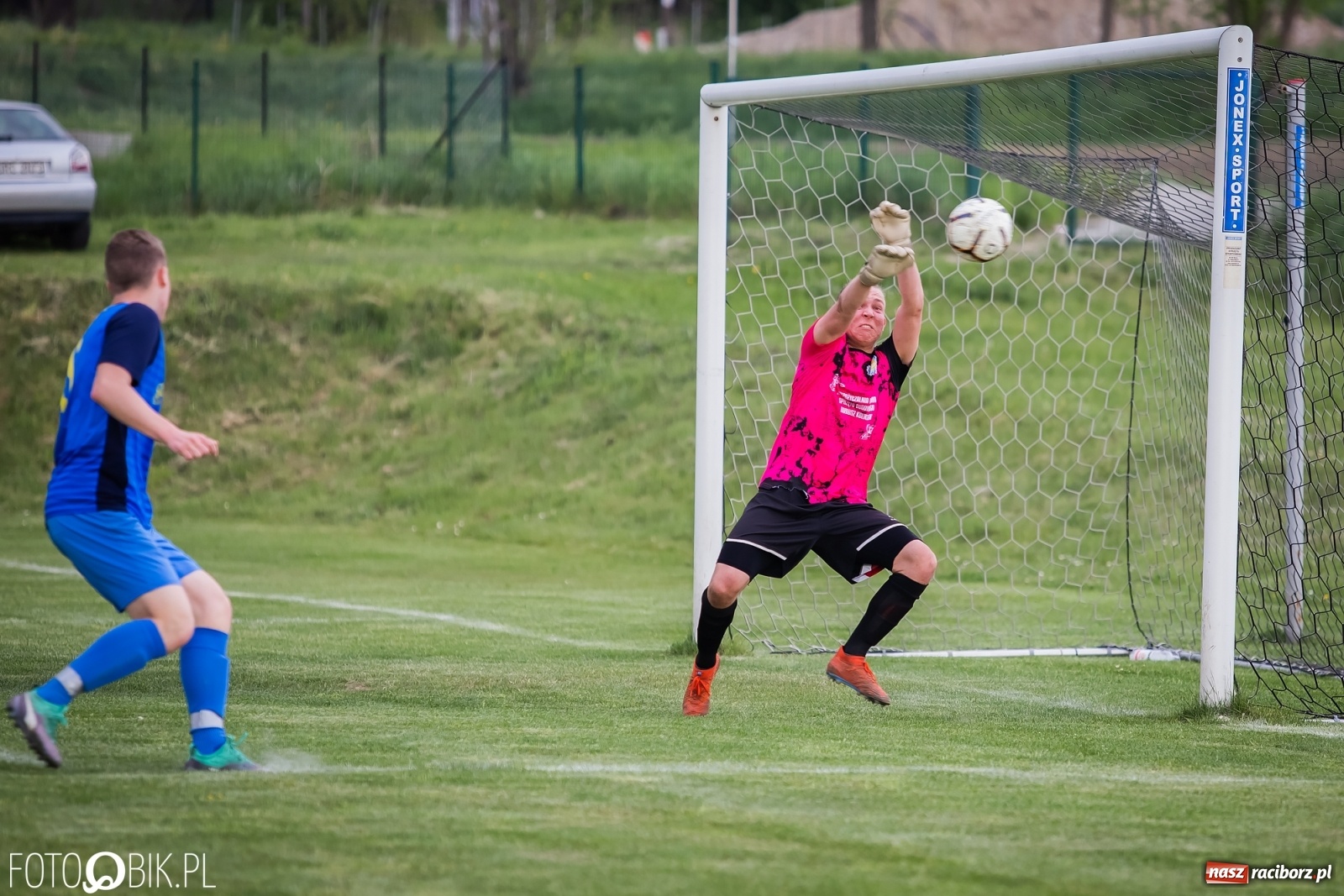 Zdjęcie w galerii na portalu naszraciborz.pl: Trzy do zera, wicelider żegna outsidera [FOTO] wiadomości z regionu