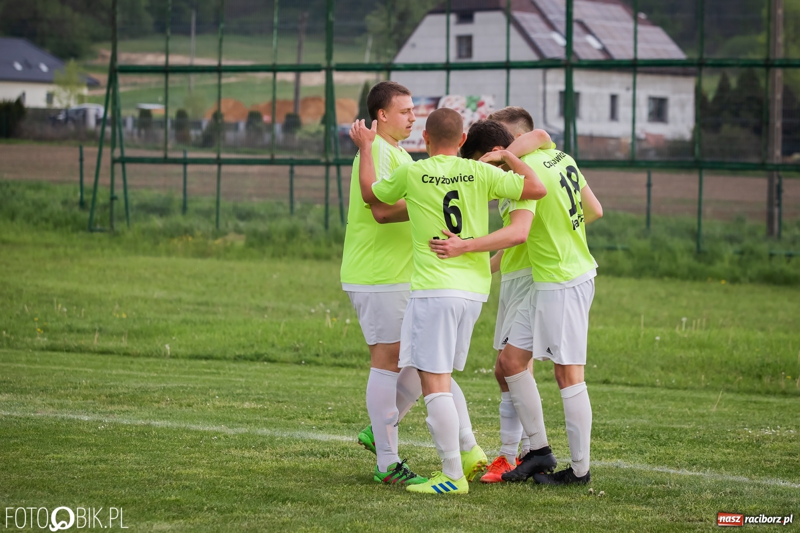 Zdjęcie w galerii na portalu naszraciborz.pl: Trzy do zera, wicelider żegna outsidera [FOTO] wiadomości z regionu