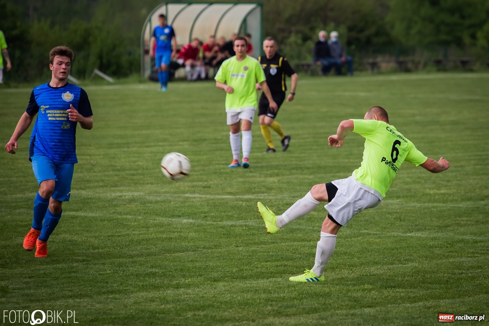 Zdjęcie w galerii na portalu naszraciborz.pl: Trzy do zera, wicelider żegna outsidera [FOTO] wiadomości z regionu