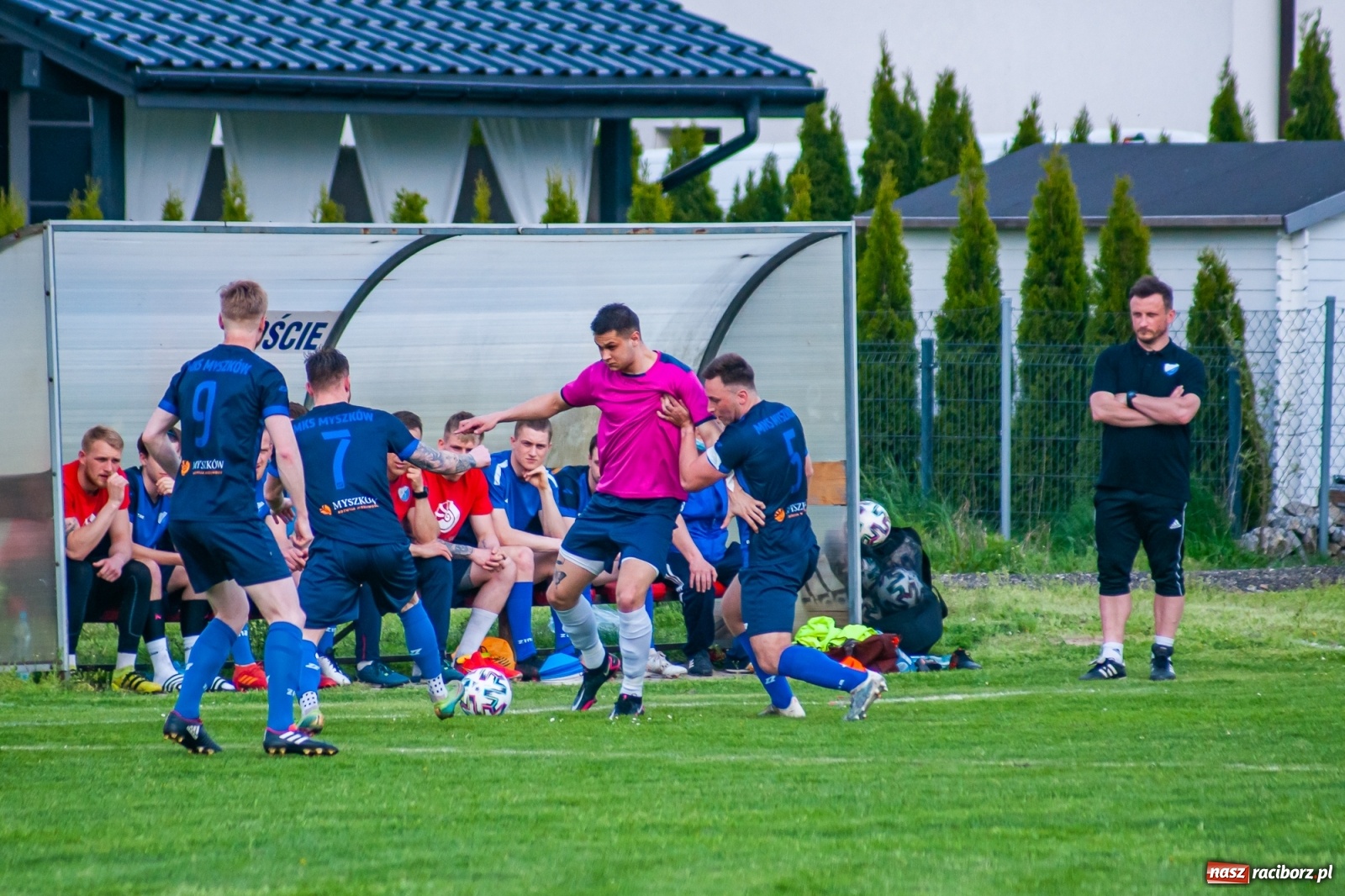 Zdjęcie w galerii na portalu naszraciborz.pl: Czwartoligowiec okazał się za mocny. Krzyżanowice za burtą Pucharu Polski [FOTO] wiadomości z regionu