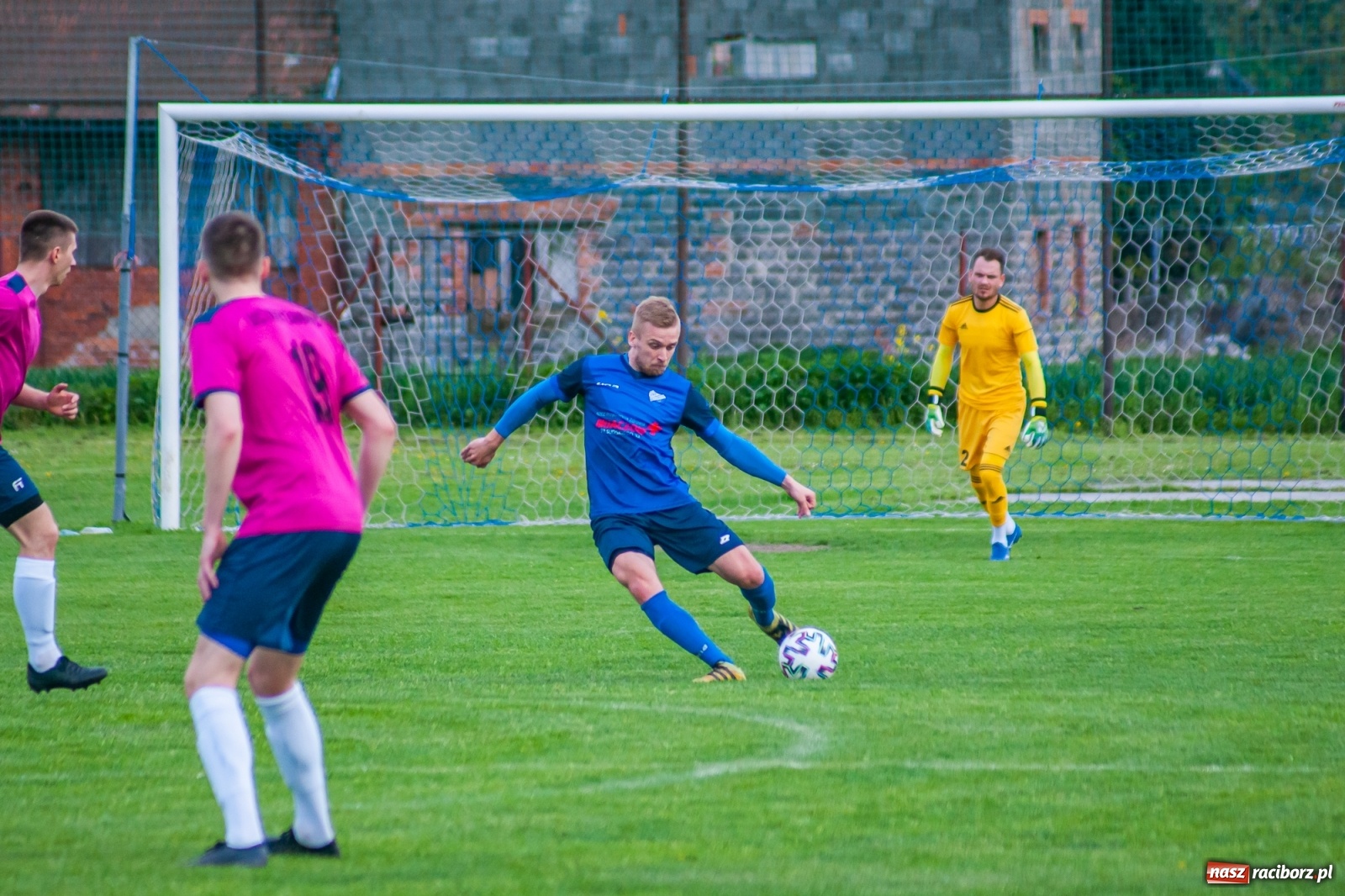Zdjęcie w galerii na portalu naszraciborz.pl: Czwartoligowiec okazał się za mocny. Krzyżanowice za burtą Pucharu Polski [FOTO] wiadomości z regionu