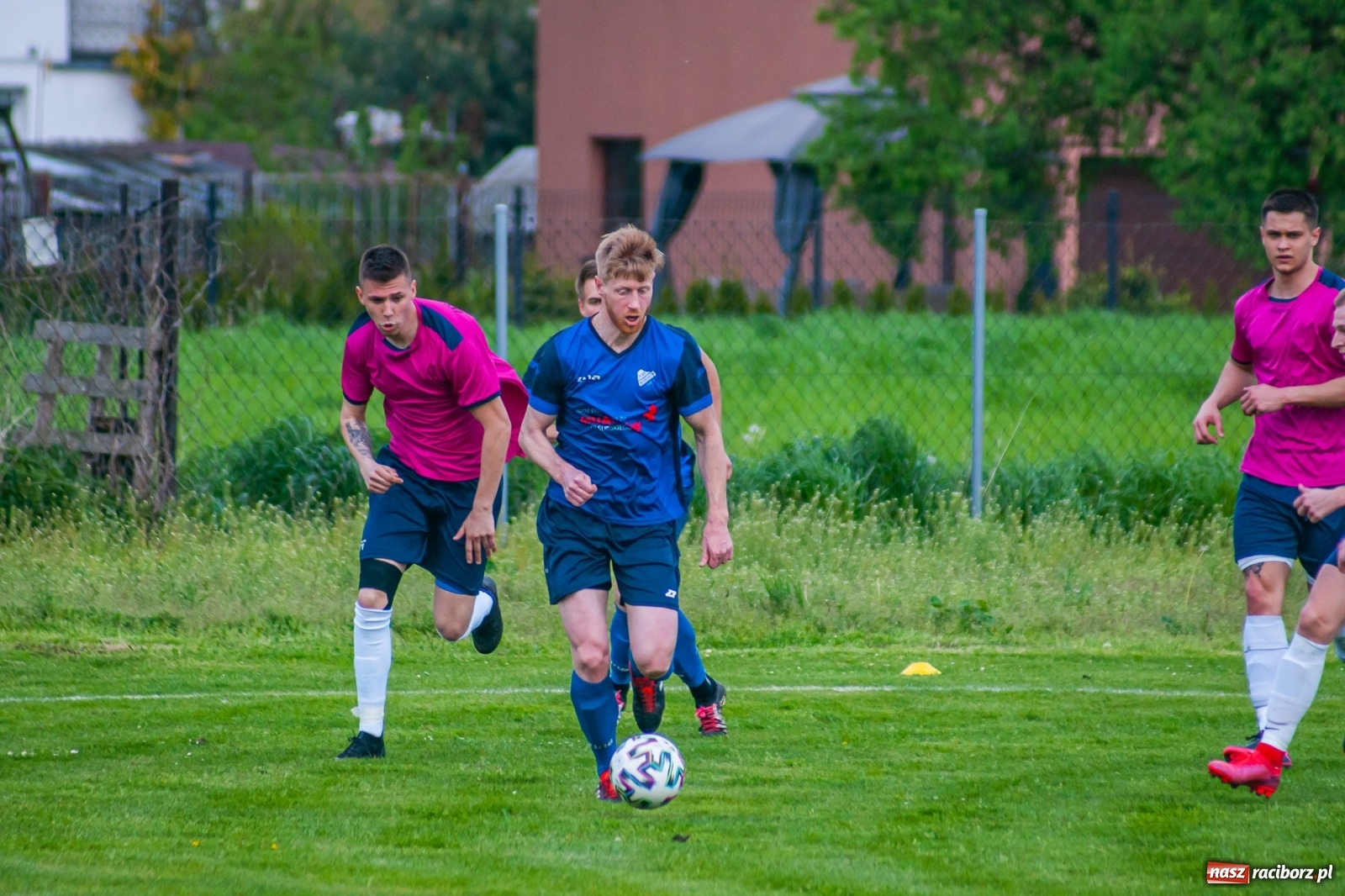 Zdjęcie w galerii na portalu naszraciborz.pl: Czwartoligowiec okazał się za mocny. Krzyżanowice za burtą Pucharu Polski [FOTO] wiadomości z regionu
