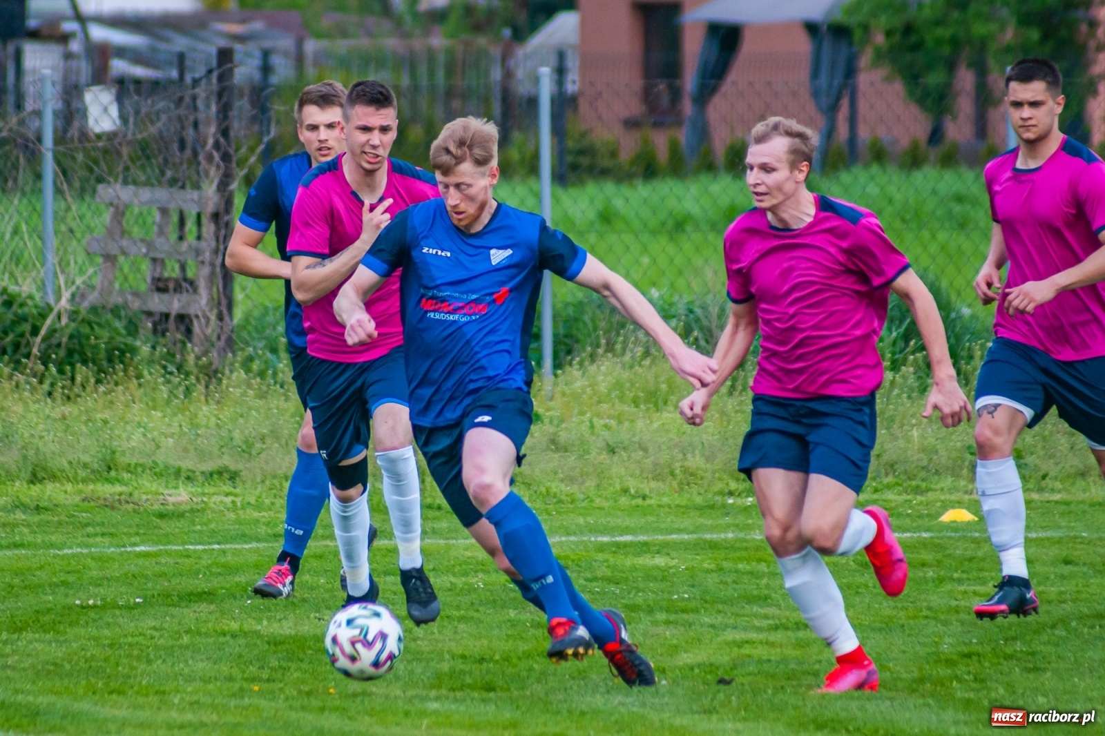 Zdjęcie w galerii na portalu naszraciborz.pl: Czwartoligowiec okazał się za mocny. Krzyżanowice za burtą Pucharu Polski [FOTO] wiadomości z regionu