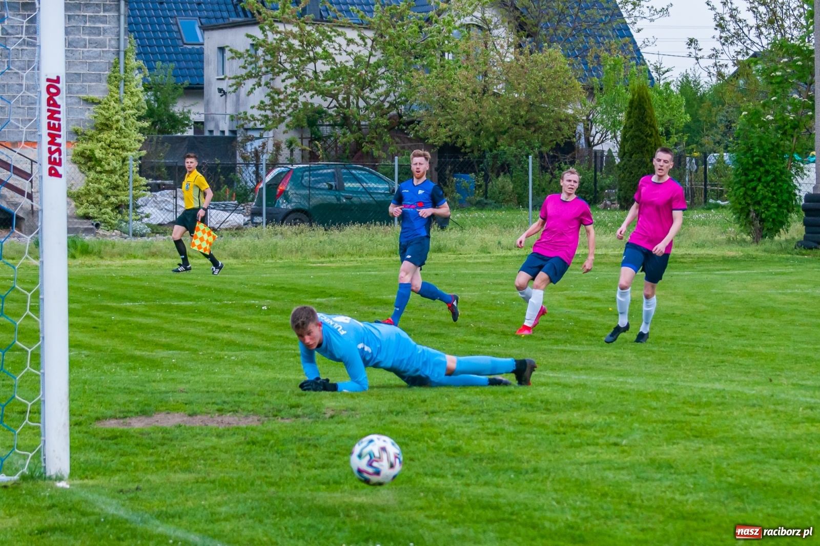 Zdjęcie w galerii na portalu naszraciborz.pl: Czwartoligowiec okazał się za mocny. Krzyżanowice za burtą Pucharu Polski [FOTO] wiadomości z regionu