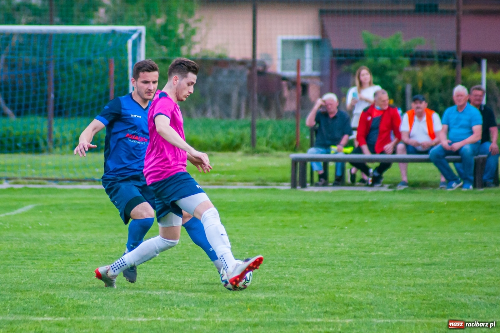 Zdjęcie w galerii na portalu naszraciborz.pl: Czwartoligowiec okazał się za mocny. Krzyżanowice za burtą Pucharu Polski [FOTO] wiadomości z regionu