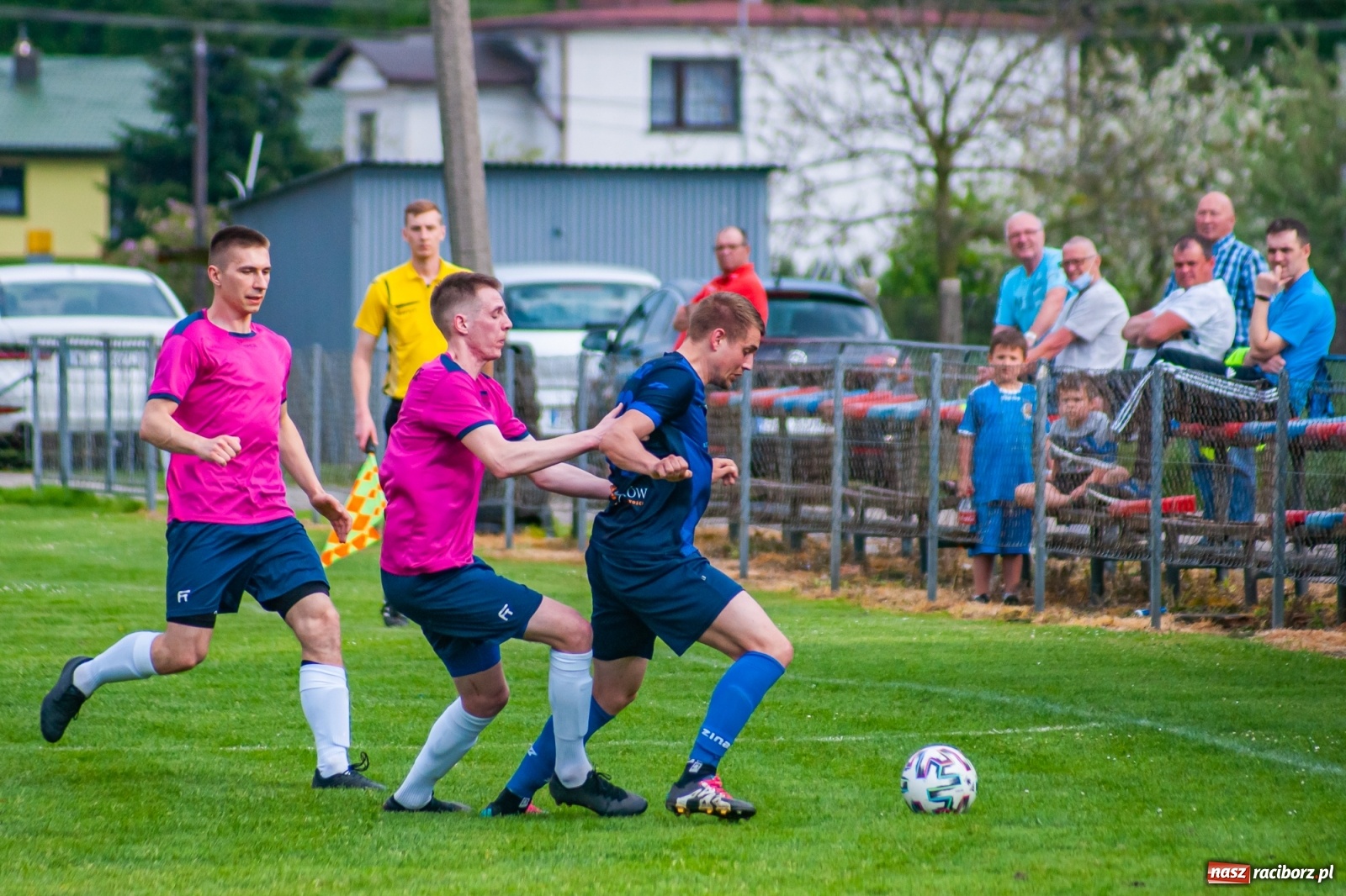 Zdjęcie w galerii na portalu naszraciborz.pl: Czwartoligowiec okazał się za mocny. Krzyżanowice za burtą Pucharu Polski [FOTO] wiadomości z regionu