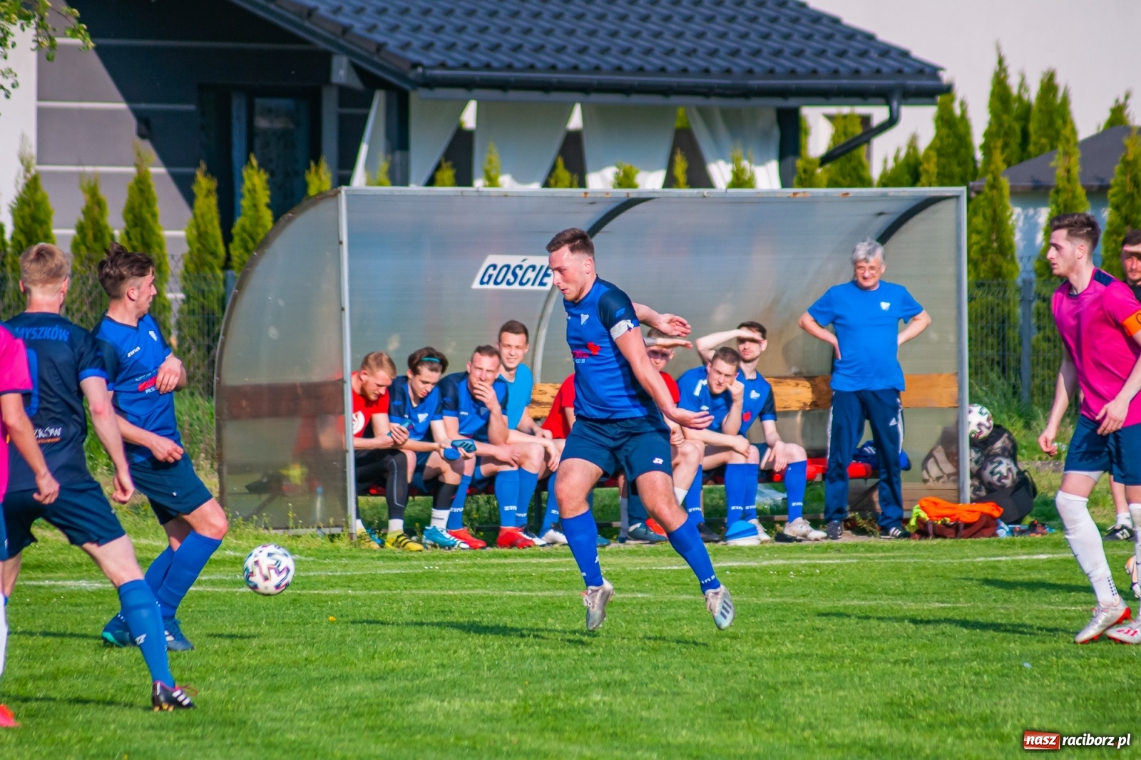 Zdjęcie w galerii na portalu naszraciborz.pl: Czwartoligowiec okazał się za mocny. Krzyżanowice za burtą Pucharu Polski [FOTO] wiadomości z regionu