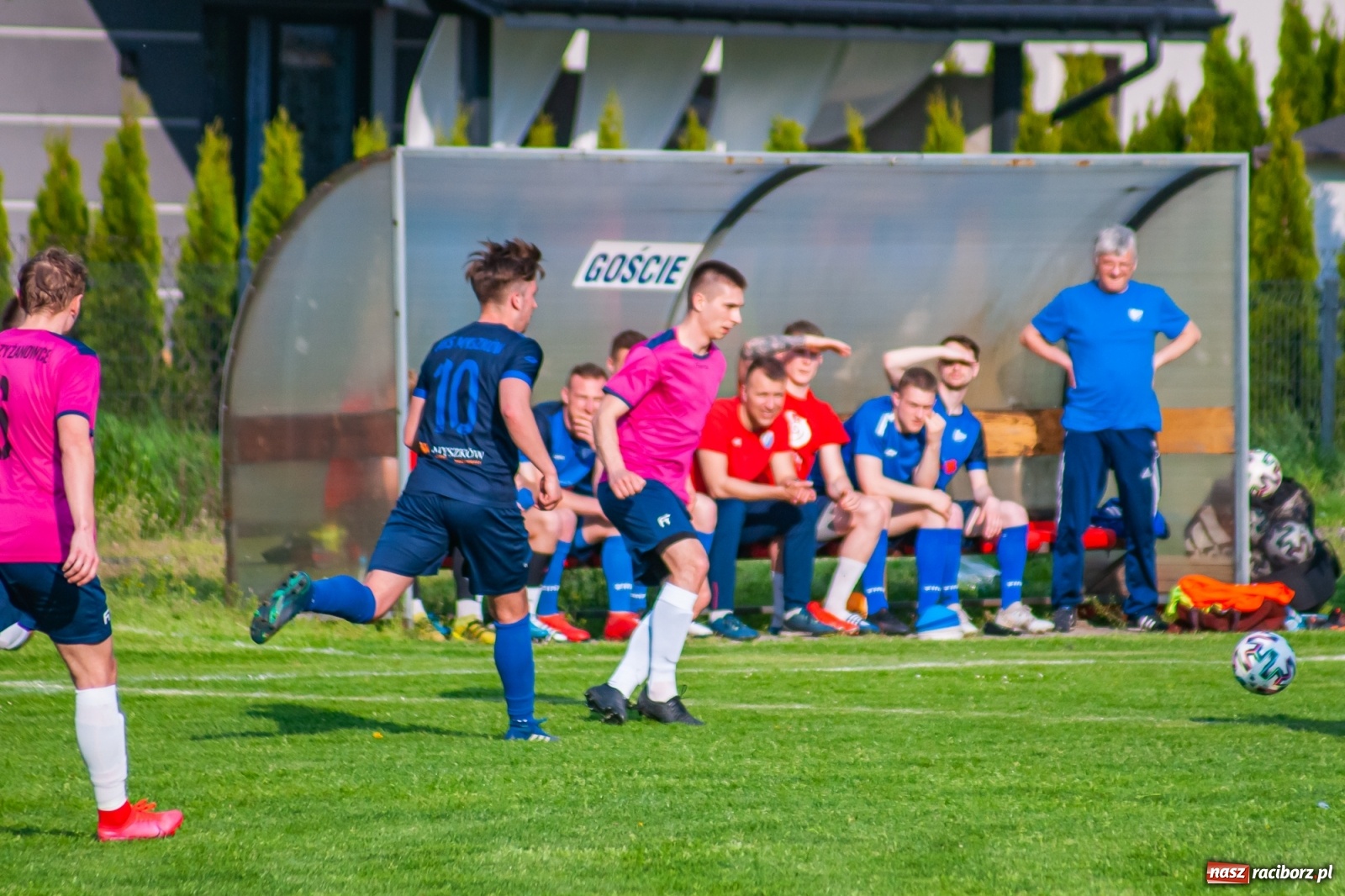 Zdjęcie w galerii na portalu naszraciborz.pl: Czwartoligowiec okazał się za mocny. Krzyżanowice za burtą Pucharu Polski [FOTO] wiadomości z regionu