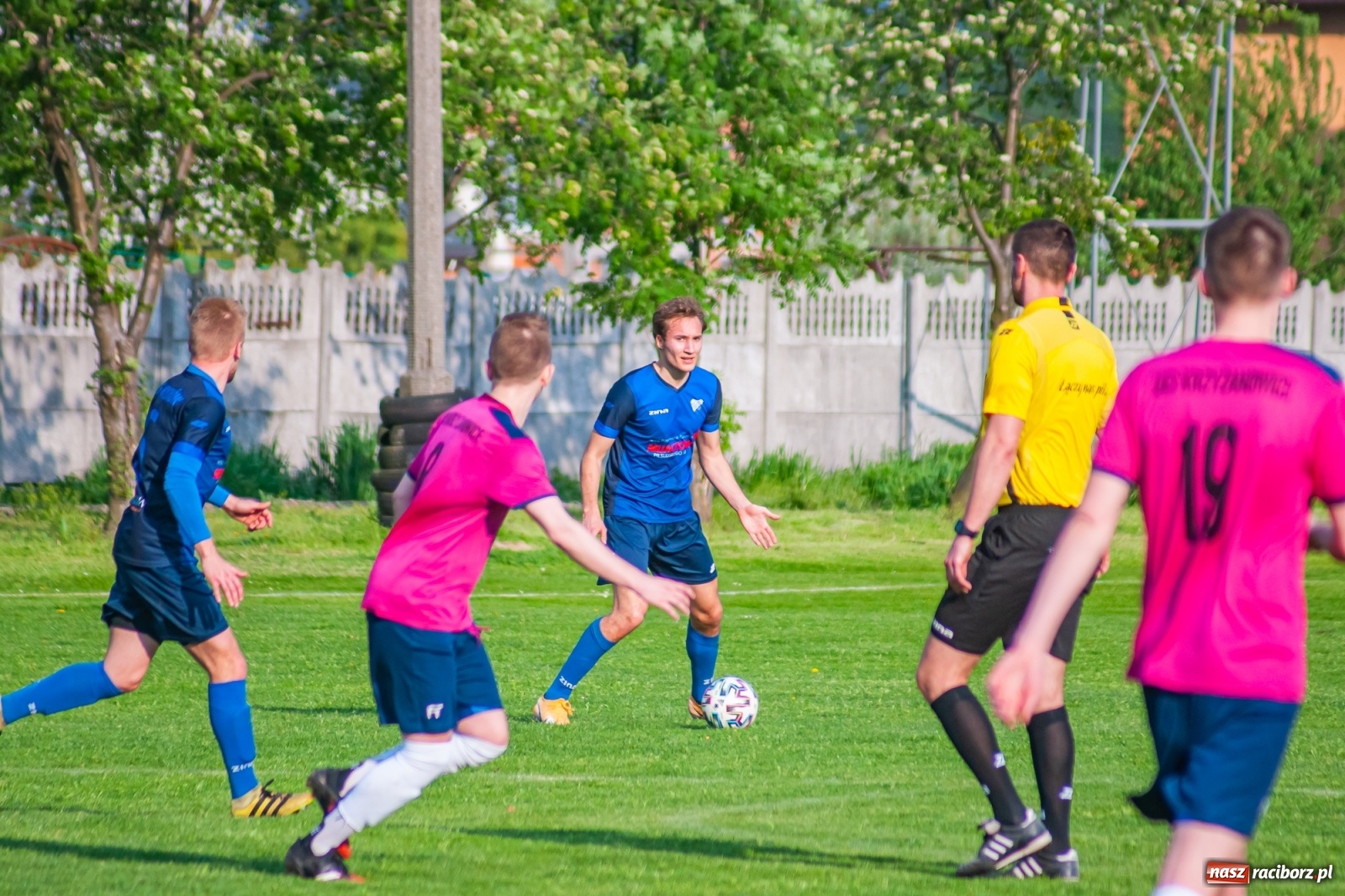Zdjęcie w galerii na portalu naszraciborz.pl: Czwartoligowiec okazał się za mocny. Krzyżanowice za burtą Pucharu Polski [FOTO] wiadomości z regionu