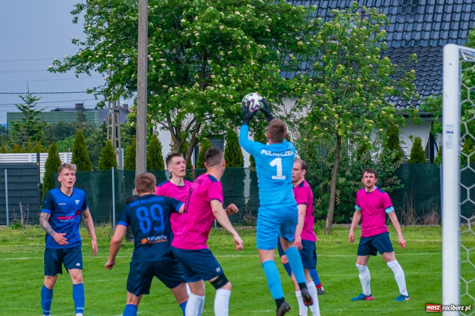 Zdjęcie w galerii na portalu naszraciborz.pl: Czwartoligowiec okazał się za mocny. Krzyżanowice za burtą Pucharu Polski [FOTO] wiadomości z regionu