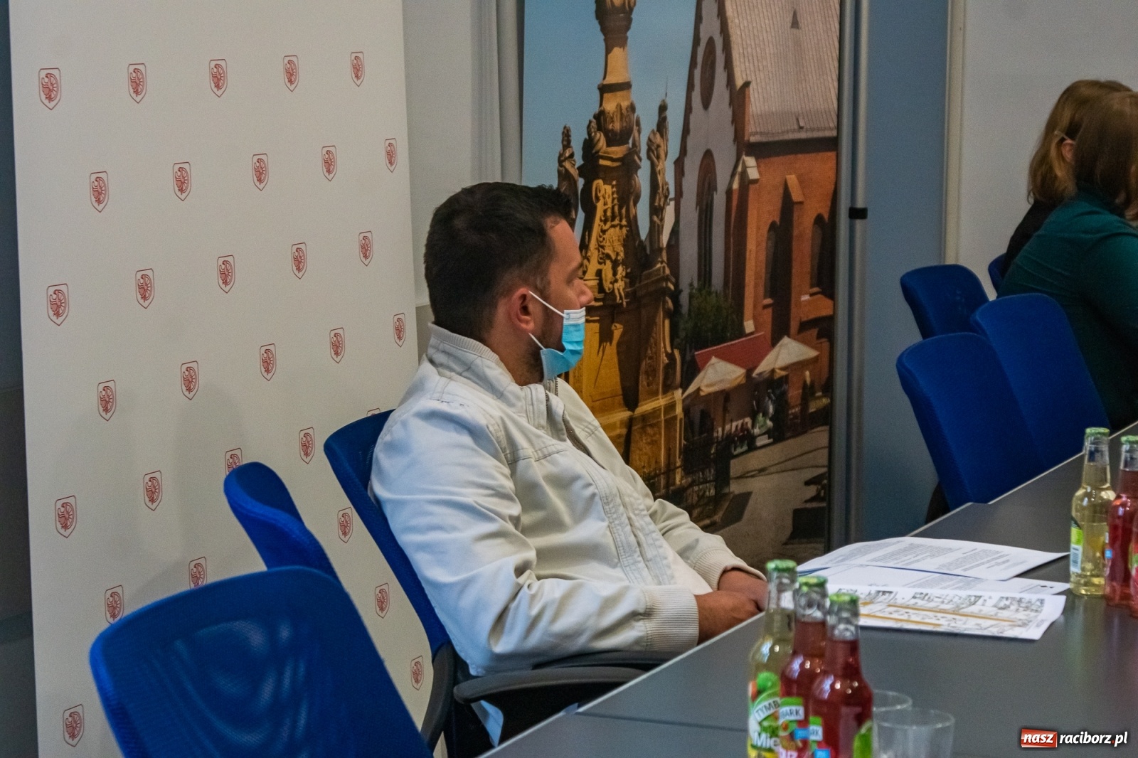 Zdjęcie w galerii na portalu naszraciborz.pl: Konserwator to nie restaurator - w ratuszu spierano się w sprawie ogródków na rynku wiadomości z regionu