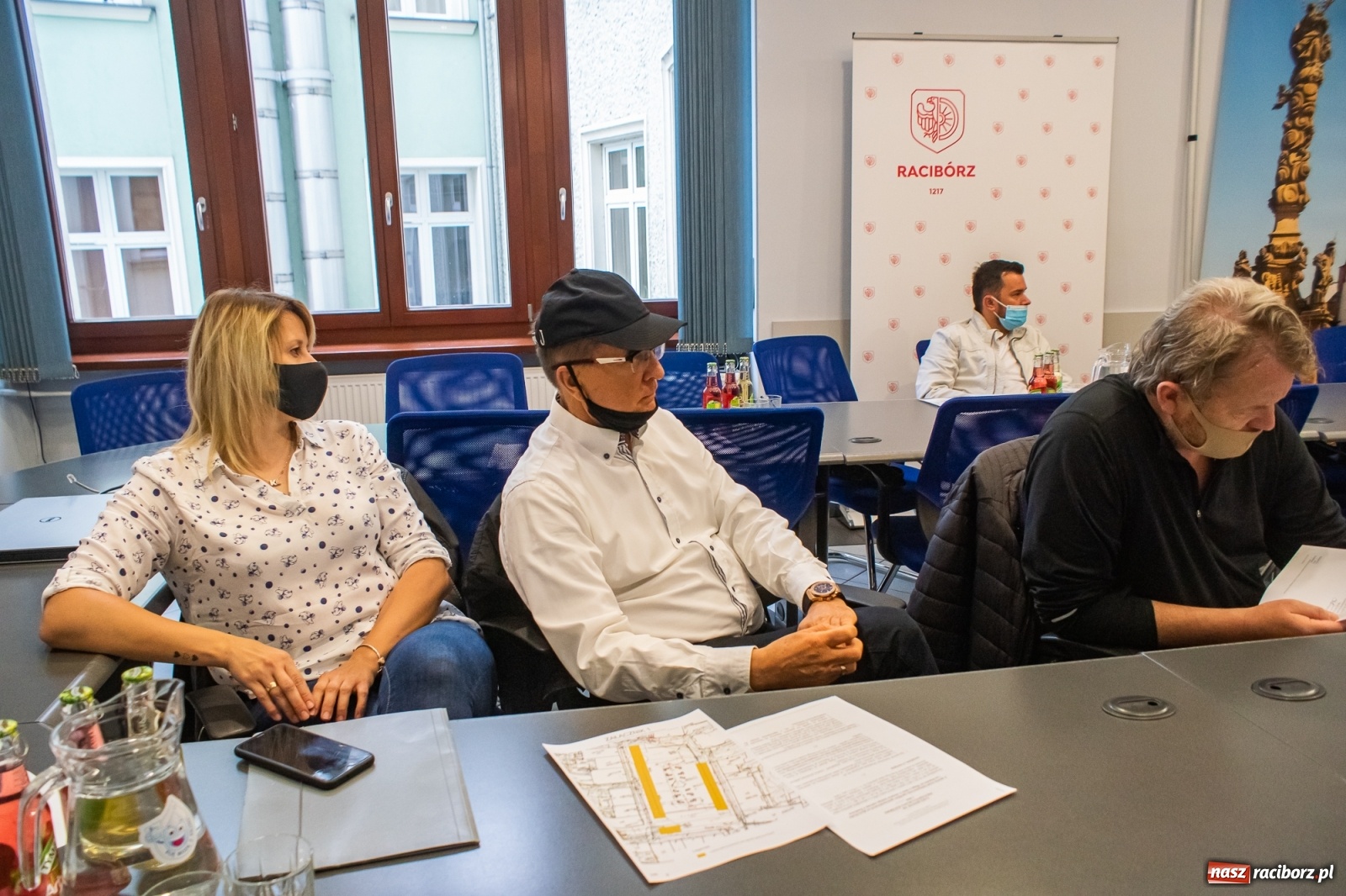 Zdjęcie w galerii na portalu naszraciborz.pl: Konserwator to nie restaurator - w ratuszu spierano się w sprawie ogródków na rynku wiadomości z regionu