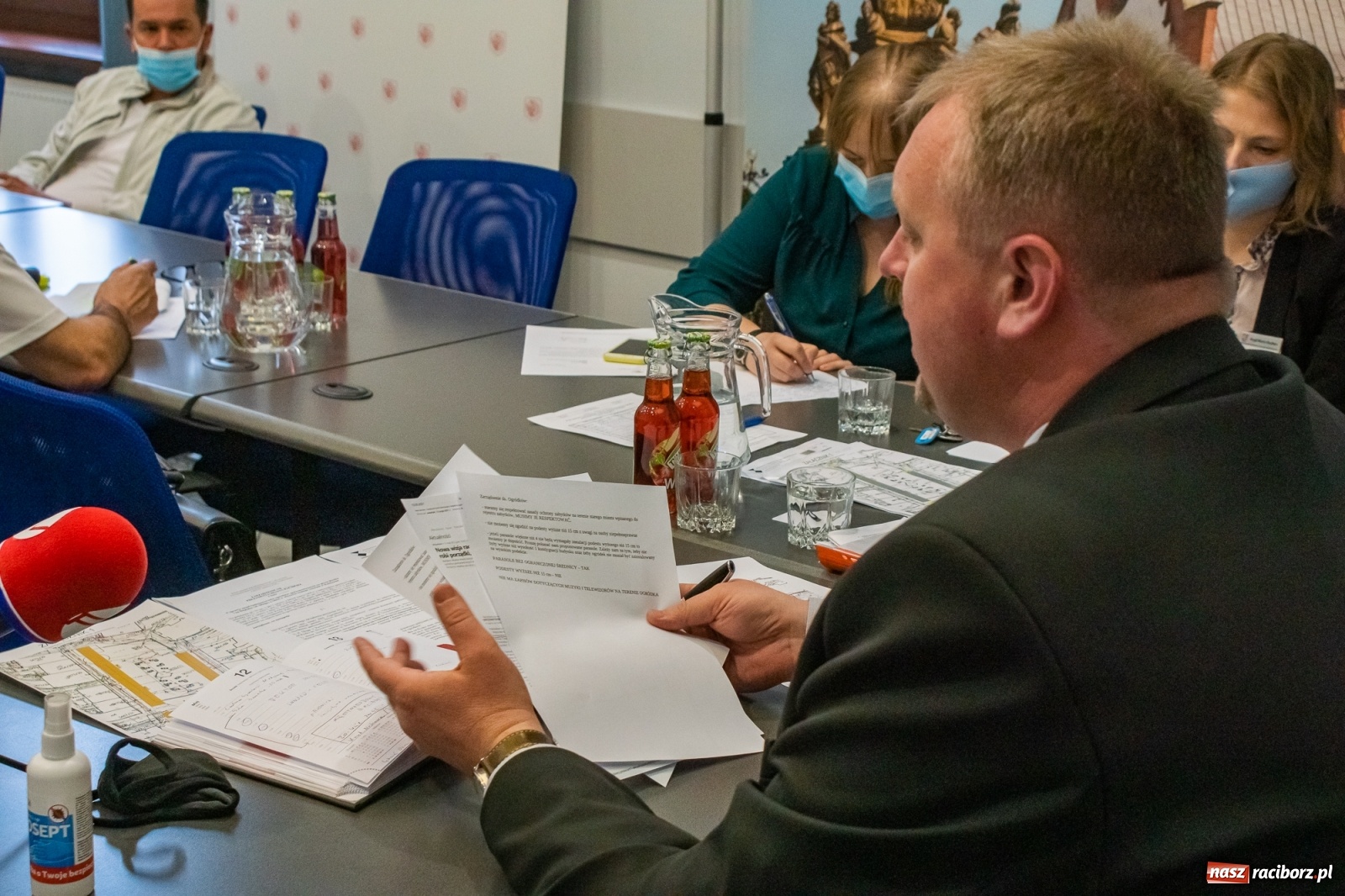 Zdjęcie w galerii na portalu naszraciborz.pl: Konserwator to nie restaurator - w ratuszu spierano się w sprawie ogródków na rynku wiadomości z regionu