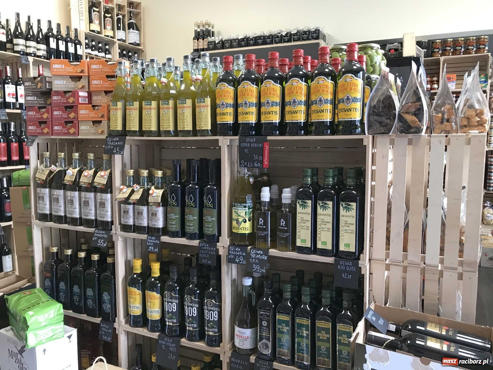 Zdjęcie w galerii na portalu naszraciborz.pl: Kawa, oliwa, filety, makarony i napoje... Nowe włoskie smakołyki na półkach delikatesów Antonio Cadau wiadomości z regionu