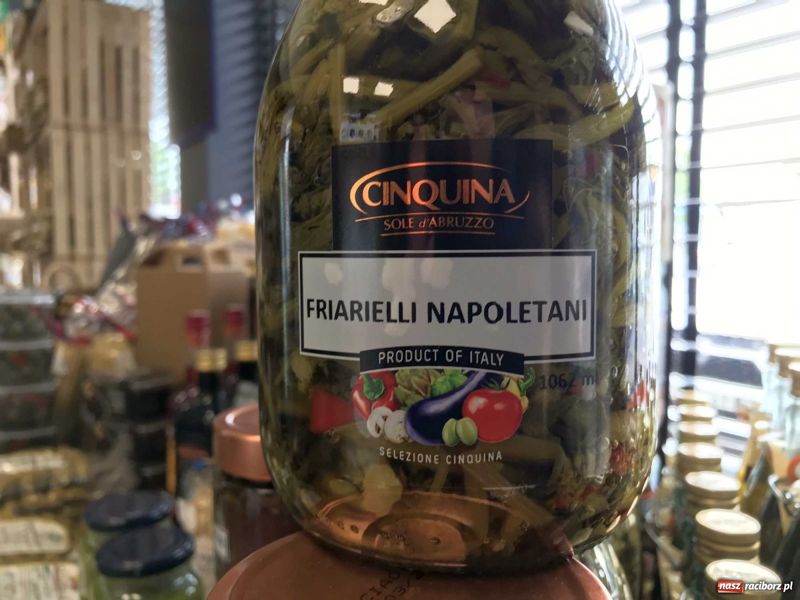 Zdjęcie w galerii na portalu naszraciborz.pl: Kawa, oliwa, filety, makarony i napoje... Nowe włoskie smakołyki na półkach delikatesów Antonio Cadau wiadomości z regionu