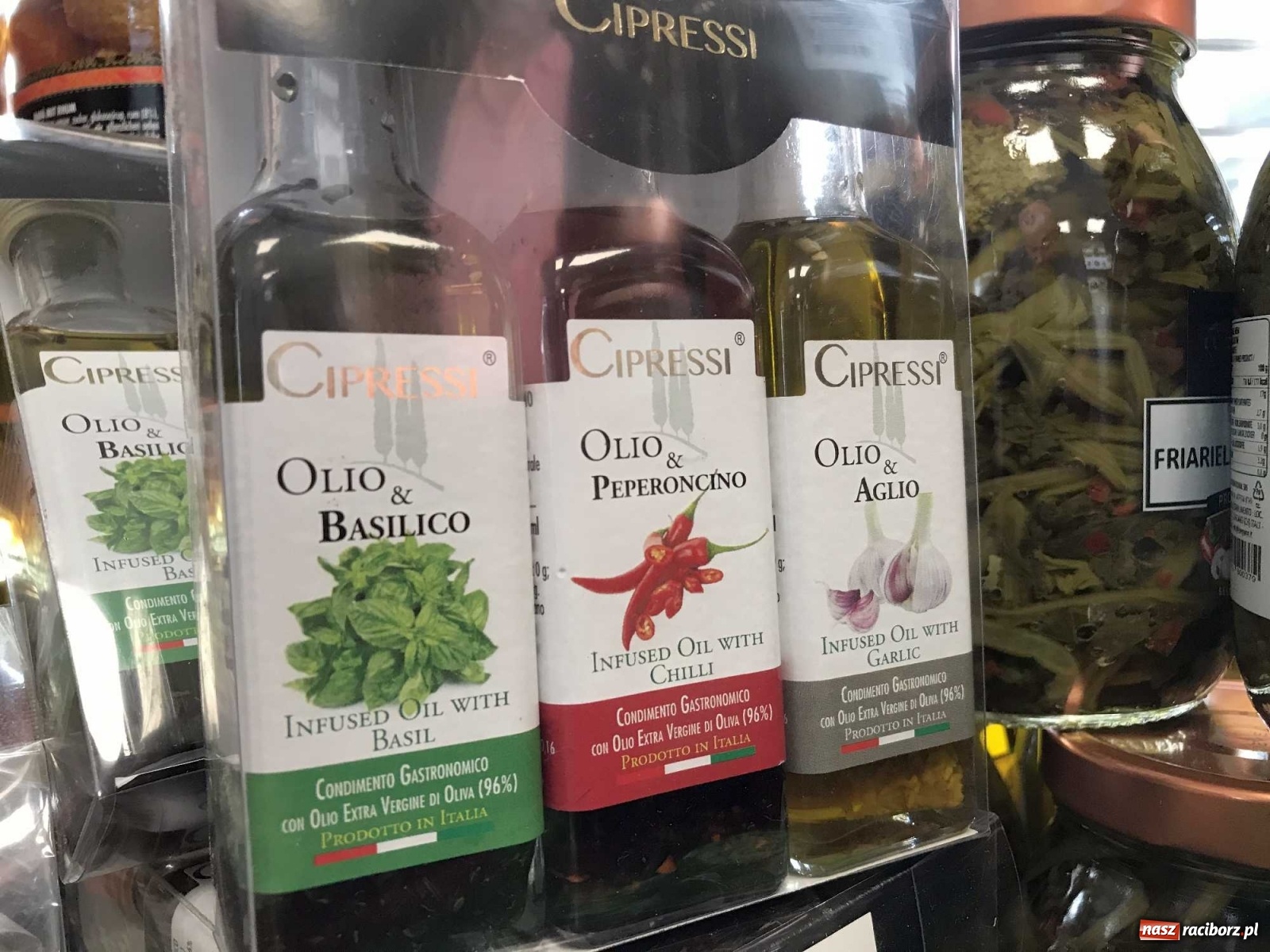 Zdjęcie w galerii na portalu naszraciborz.pl: Kawa, oliwa, filety, makarony i napoje... Nowe włoskie smakołyki na półkach delikatesów Antonio Cadau wiadomości z regionu