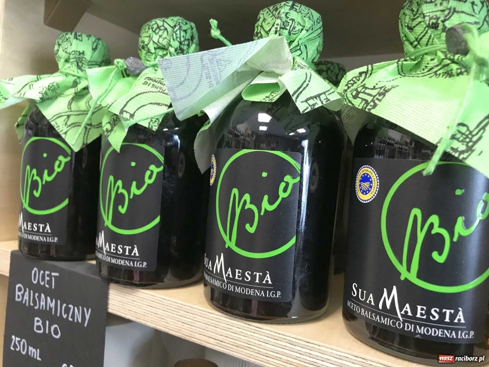 Zdjęcie w galerii na portalu naszraciborz.pl: Kawa, oliwa, filety, makarony i napoje... Nowe włoskie smakołyki na półkach delikatesów Antonio Cadau wiadomości z regionu