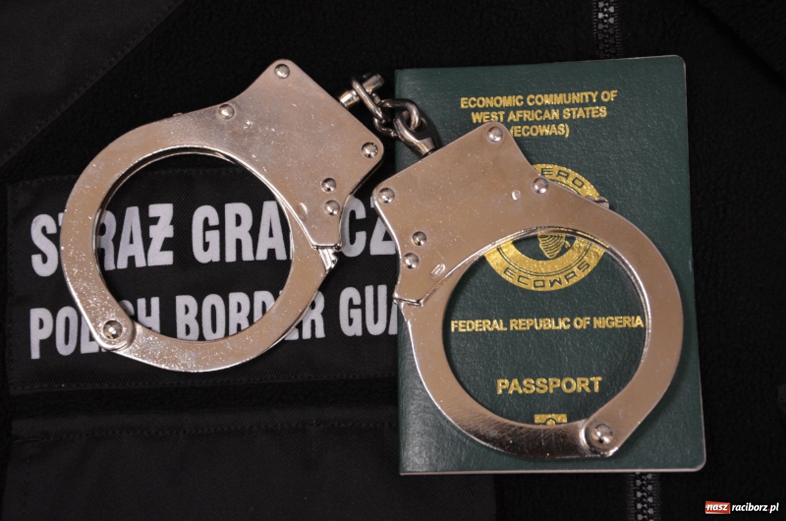 Zdjęcie w galerii na portalu naszraciborz.pl: Nigeryjczyk zastąpił swojego rodaka na egzaminie państwowym z polskiego wiadomości z regionu