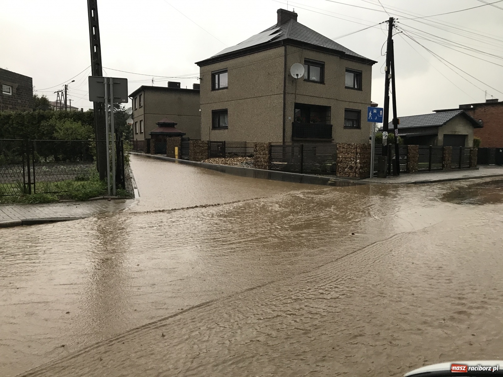 Zdjęcie w galerii na portalu naszraciborz.pl: Ponad 120 interwencji strażaków z powiatu raciborskiego. 81-latka uratowana z zalanej piwnicy wiadomości z regionu