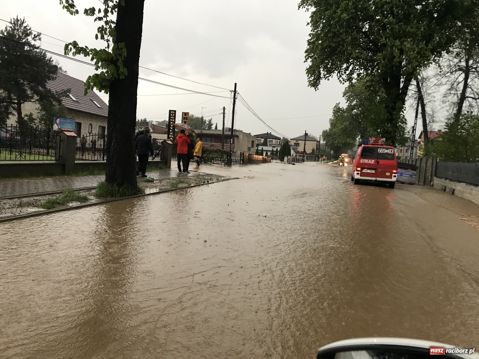 Zdjęcie w galerii na portalu naszraciborz.pl: Ponad 120 interwencji strażaków z powiatu raciborskiego. 81-latka uratowana z zalanej piwnicy wiadomości z regionu