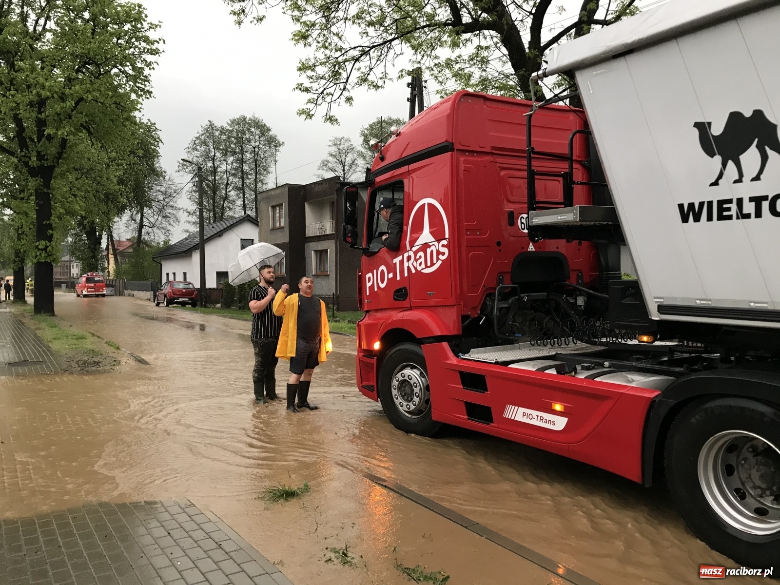 Zdjęcie w galerii na portalu naszraciborz.pl: Ponad 120 interwencji strażaków z powiatu raciborskiego. 81-latka uratowana z zalanej piwnicy wiadomości z regionu