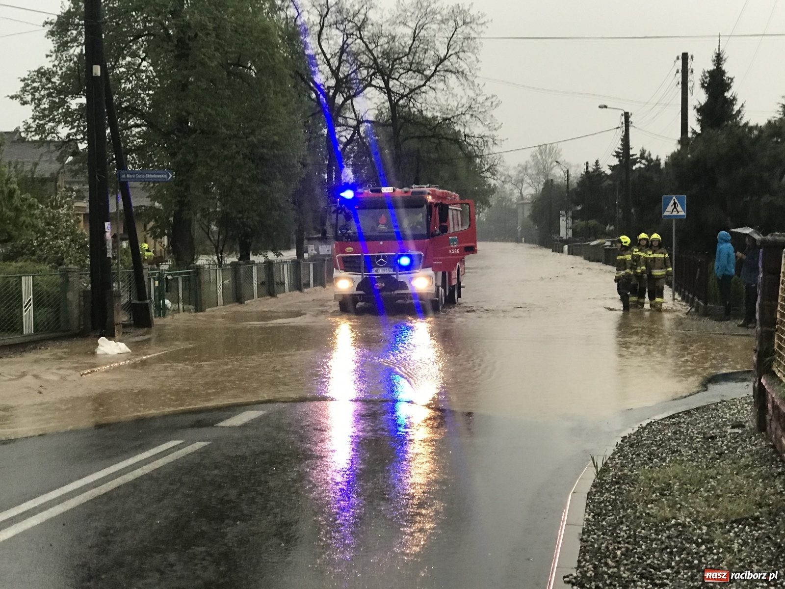 Zdjęcie w galerii na portalu naszraciborz.pl: Ponad 120 interwencji strażaków z powiatu raciborskiego. 81-latka uratowana z zalanej piwnicy wiadomości z regionu